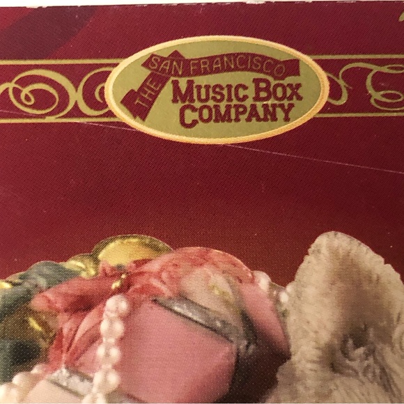 Vintage 2001🎶Music Box Company~Christmas Medley~Ceramic~Kitten Inside A Gift Box - Picture 14 of 15